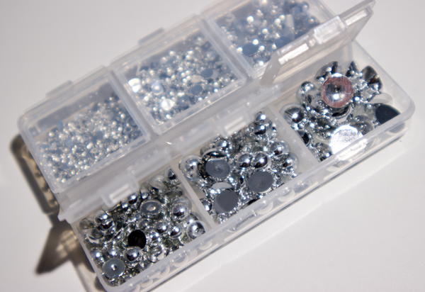 Euphoria Makeup, Rhinestone Makeup, Makeup Essentials, Makeup Artist, Euphoria Inspired Makeup, Rhinestone Makeup, Glitter aestetic, Editorial makeup, Rhinestone eye makeup, Festival makeup, Rave makeup, Rave accessories, Sparkles, Face jewels, Face gems, Gems, Bedazzle, Bling